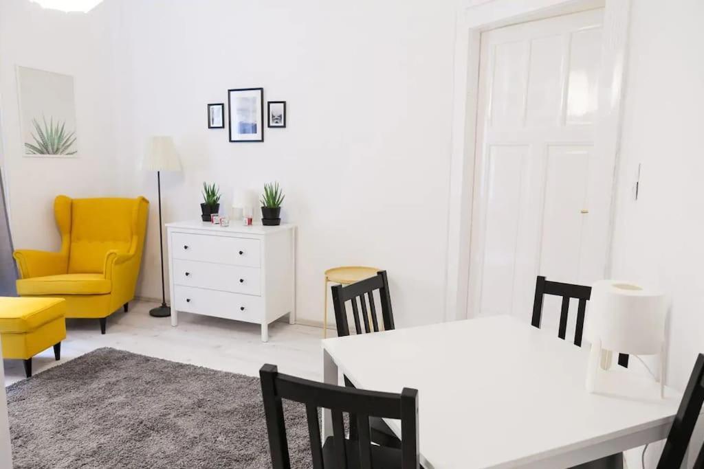 Central 30M2 A/C Apartment, 3 Min From Ny Cafe Budapest Exterior photo